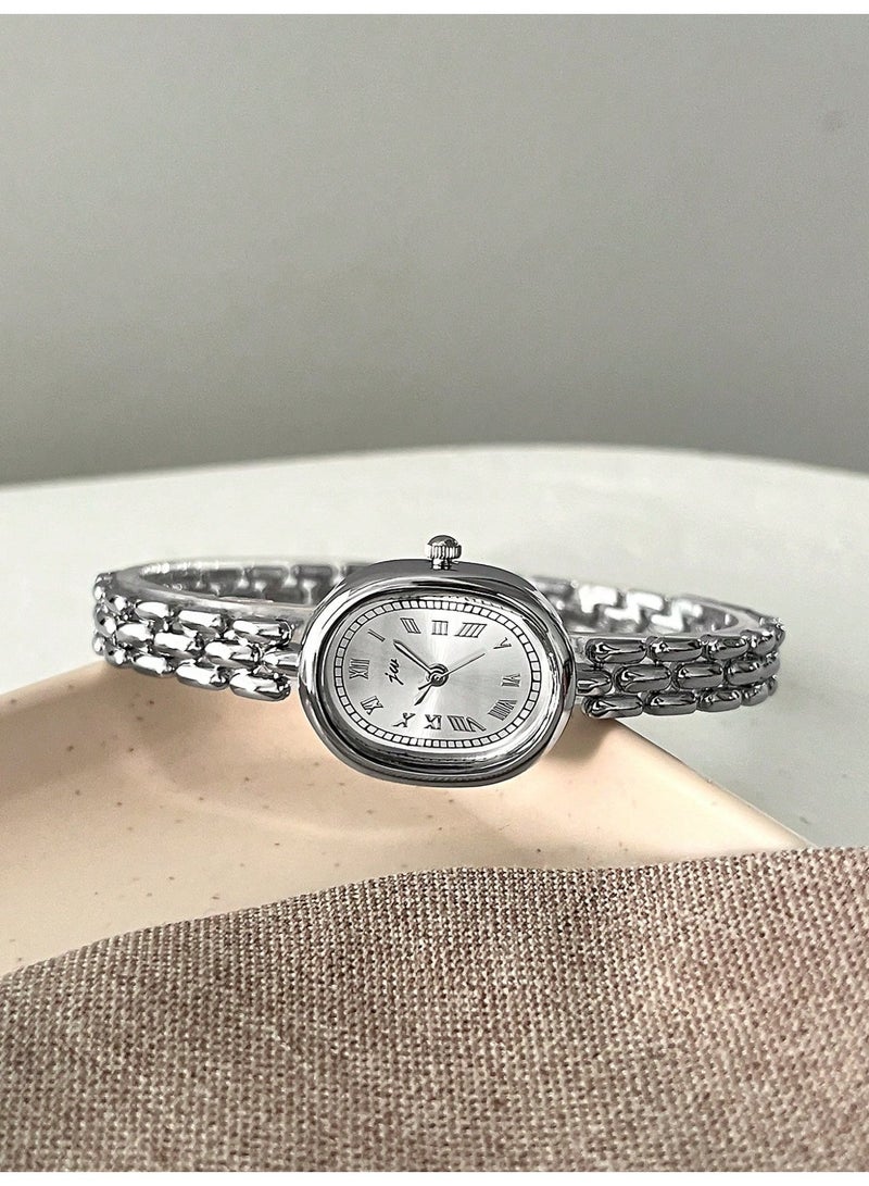 جي دبليو المرأة الكوارتز ساعة البيضاوي رقم الأرقام الرومانية الفضة الوجه، الفضة لون المعدنية سوار أنيقة النمط القديم ساعة المعصم للارتداء اليومي - Image 2